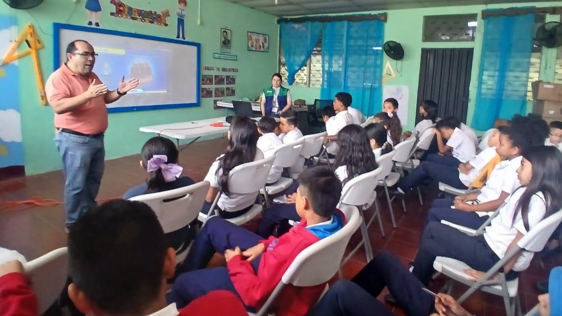 𝗘𝗱𝘂𝗰𝗮𝗰𝗶𝗼́𝗻 𝗾𝘂𝗲 𝗶𝗻𝘀𝗽𝗶𝗿𝗮 𝗯𝘂𝗲𝗻𝗼𝘀 𝗵𝗮́𝗯𝗶𝘁𝗼𝘀 𝗱𝗲𝘀𝗱𝗲 𝗽𝗲𝗾𝘂𝗲𝗻̃𝗼𝘀.